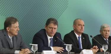 Governo anuncia pacote de medidas para caminhoneiros